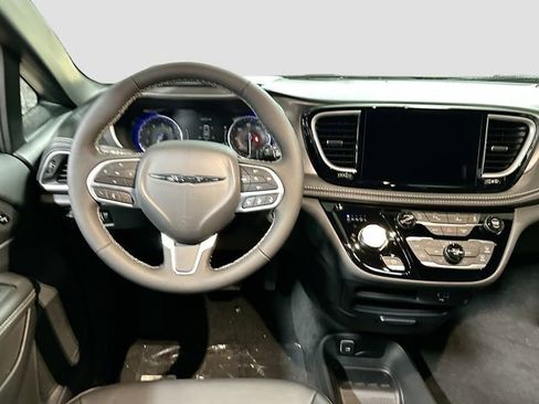 New 2026 Chrysler Pacifica Select image 21