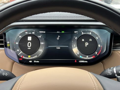 Used 2025 Land Rover Range Rover Sport SE image 15