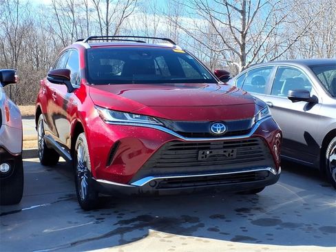 Used 2021 Toyota Venza XLE w/ Softex Package image 3