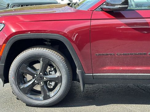 New 2026 Jeep Grand Cherokee L Limited AWD/4WD image 4
