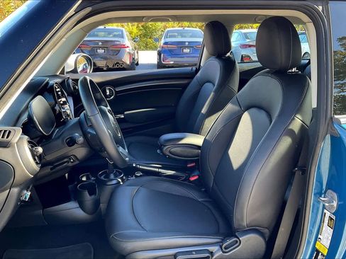 Used 2023 MINI Cooper 2-Door Hardtop image 7