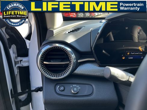 Used 2024 Chevrolet Trax ACTIV w/ Driver Confidence Package image 19