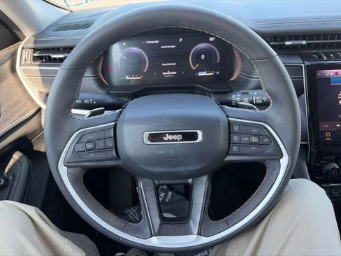 Used 2023 Jeep Grand Cherokee L Limited AWD/4WD image 13