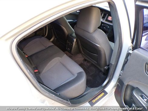 Used 2017 Dodge Charger SE w/ Blacktop Package image 24