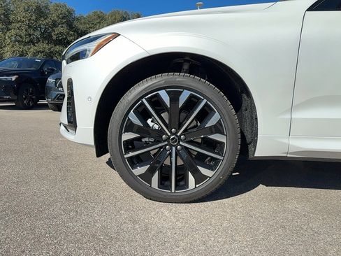 New 2026 Volvo XC60 B5 Ultra w/ Protection Package Premier AWD/4WD image 9