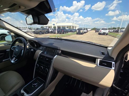 Used 2019 Land Rover Discovery Sport HSE AWD/4WD image 32