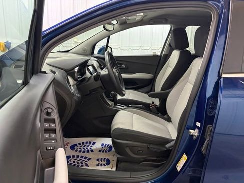 Used 2020 Chevrolet Trax LT w/ LPO, Protection Package AWD/4WD image 29