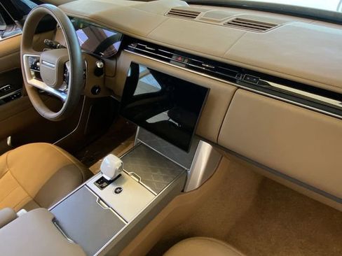 New 2025 Land Rover Range Rover SV image 10