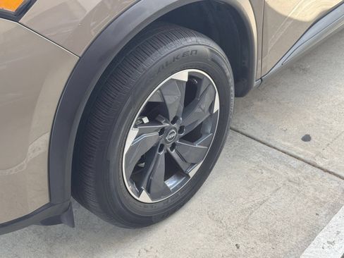 Used 2025 Nissan Rogue SV FWD image 32