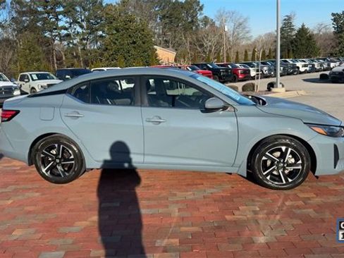 Used 2024 Nissan Sentra SV image 4