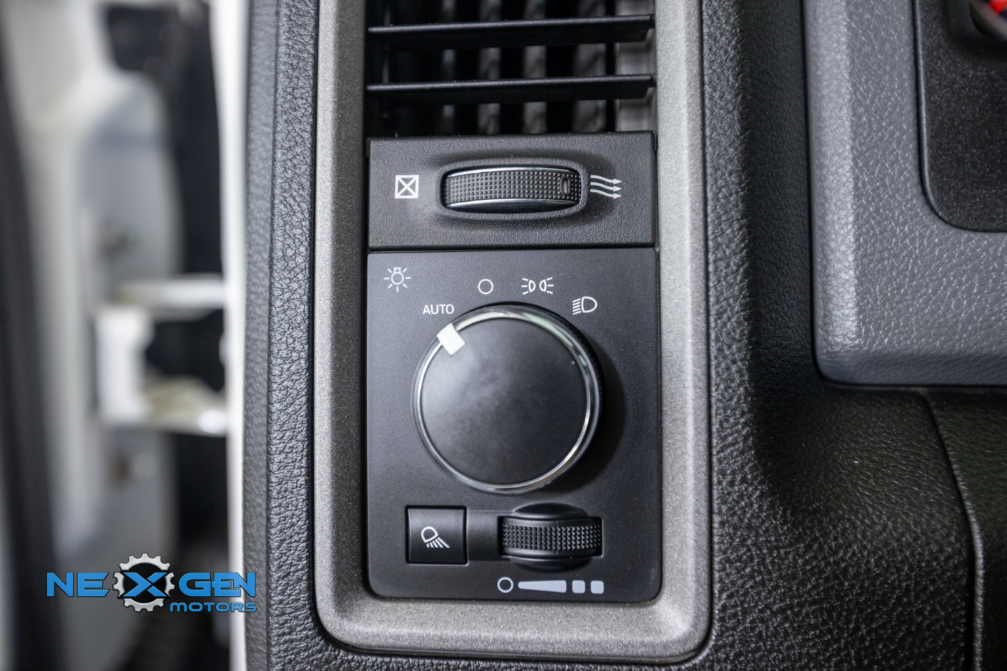 Used 2019 RAM 1500 Tradesman w/ Popular Equipment Group AWD/4WD image 14