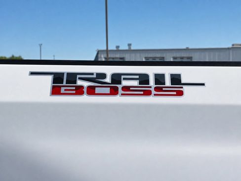 Used 2024 Chevrolet Silverado 1500 LT Trail Boss w/ LT Trail Boss Premium Package AWD/4WD image 12