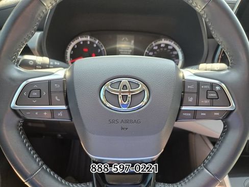 Used 2021 Toyota Highlander LE FWD image 26