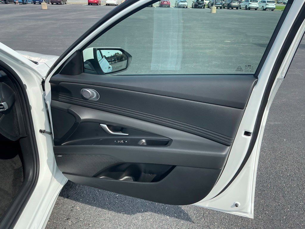 Certified 2026 Hyundai Elantra Limited FWD image 29
