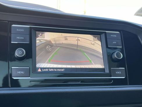 Certified 2023 Volkswagen Jetta SE w/ Panoramic Sunroof Package FWD image 31