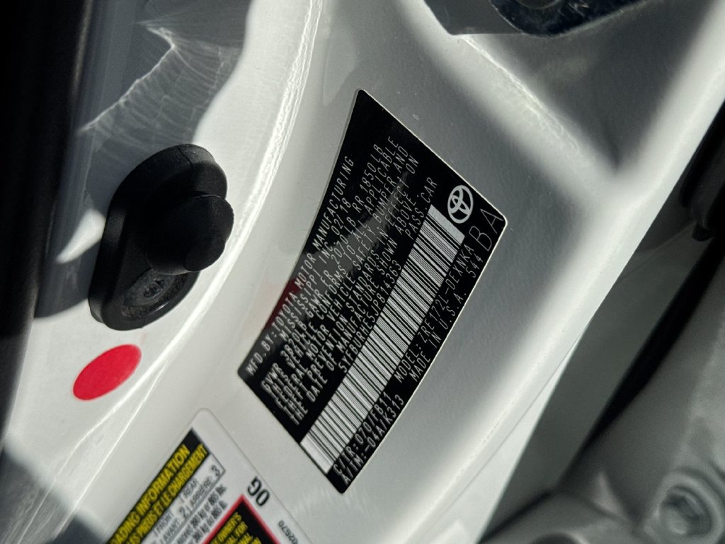 Used 2018 Toyota Corolla LE FWD image 38