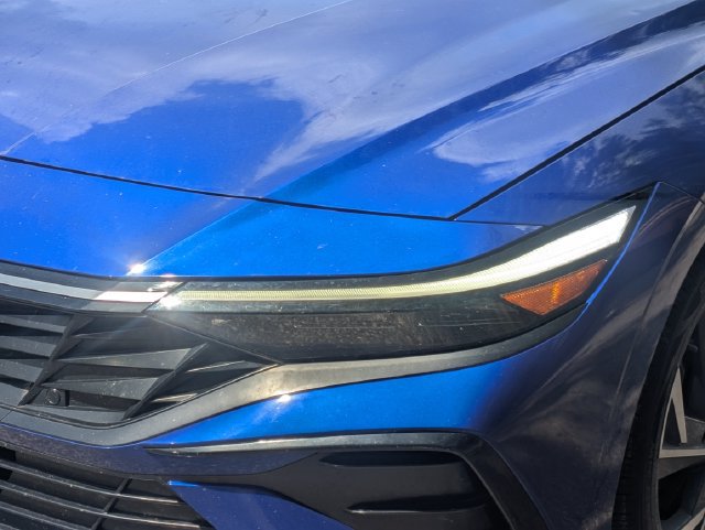 Used 2025 Hyundai Elantra Limited FWD image 10
