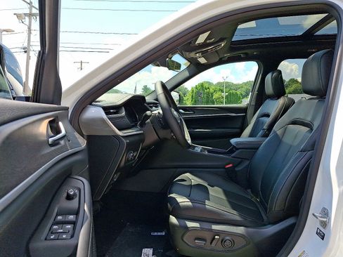 New 2025 Jeep Grand Cherokee Limited w/ Trailer Tow Package image 9