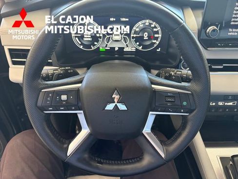Used 2024 Mitsubishi Outlander SEL AWD/4WD image 18