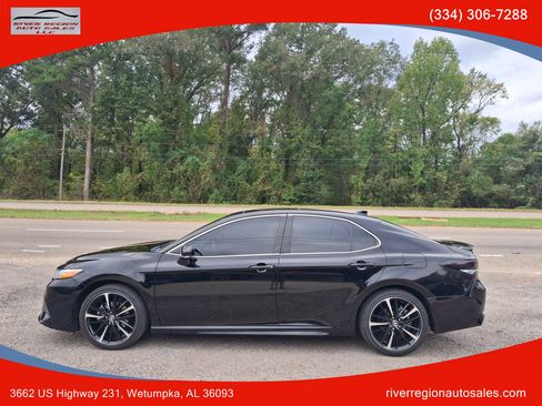Used 2020 Toyota Camry XSE image 1