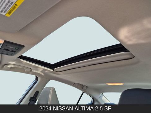 Used 2024 Nissan Altima 2.5 SR w/ SR Premium Package FWD image 16