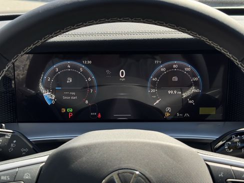 New 2025 Volkswagen Tiguan SE image 29