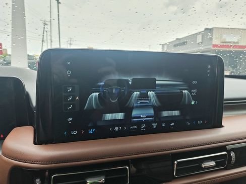 Used 2025 Lincoln Aviator Reserve w/ Equipment Group 201A AWD/4WD image 19