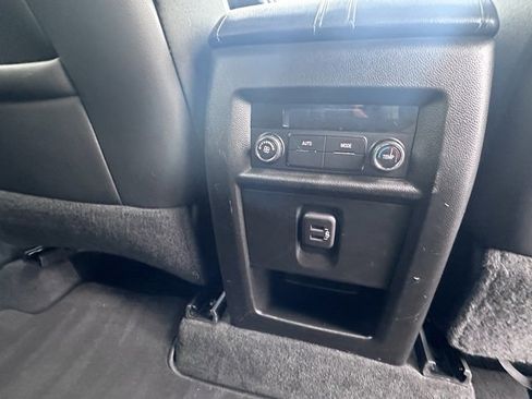 Used 2023 Chevrolet Traverse LT image 16