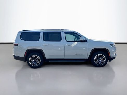 Used 2022 Jeep Wagoneer Series III w/ Convenience Group I AWD/4WD image 2