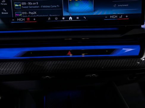 Used 2025 BMW i5 M60 w/ Executive Package image 27