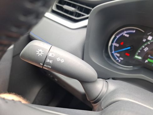 Used 2025 Toyota RAV4 SE image 25