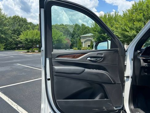 Used 2021 Cadillac Escalade Premium Luxury AWD/4WD image 63