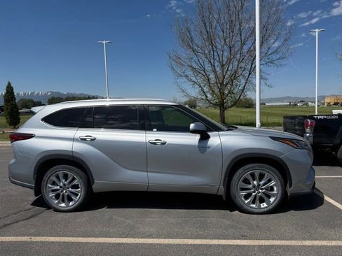Used 2021 Toyota Highlander Limited AWD/4WD image 5