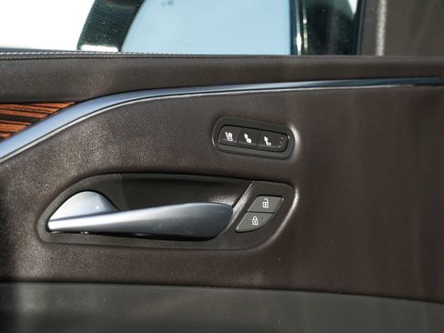 Used 2023 Cadillac Escalade ESV Premium Luxury w/ Performance Package AWD/4WD image 45