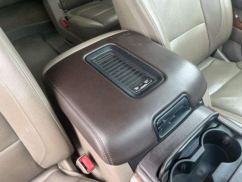 Used 2018 Chevrolet Suburban Premier image 17