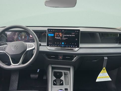New 2026 Volkswagen Tiguan SE FWD image 10