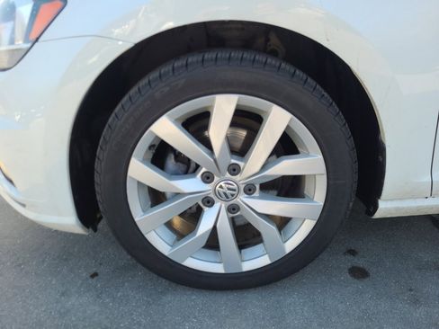 Used 2018 Volkswagen Golf SEL image 28