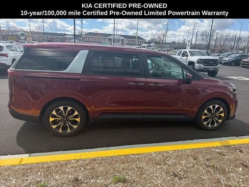 Used 2024 Kia Carnival EX image 11