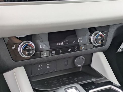 New 2025 Mitsubishi Outlander SE image 23