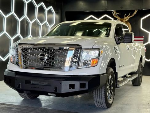 Used 2017 Nissan Titan SV image 2