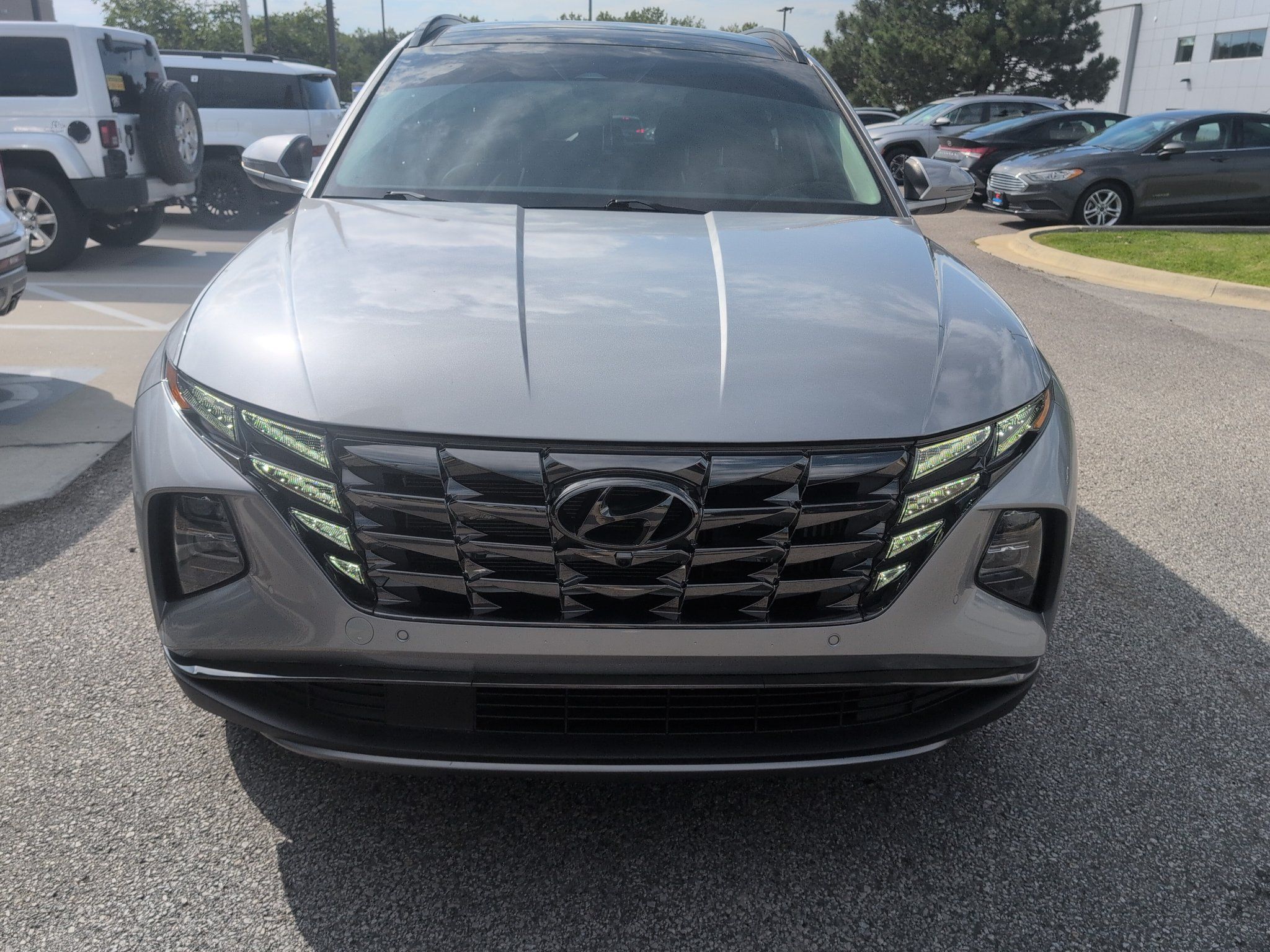 Used 2024 Hyundai Tucson Limited AWD/4WD image 2