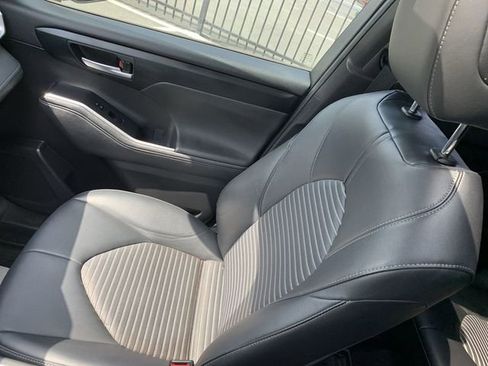 Used 2023 Toyota Highlander XSE image 31
