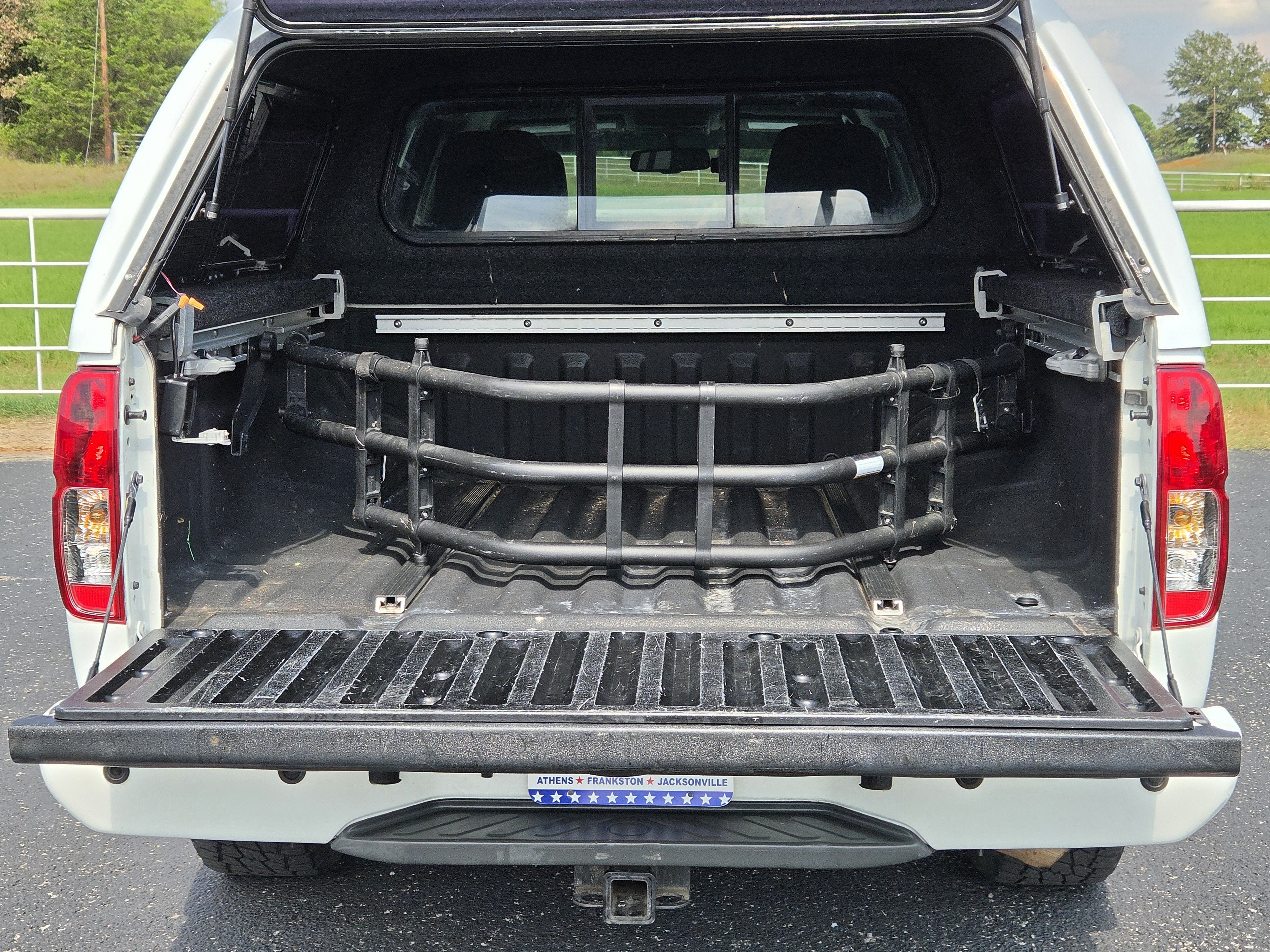 Used 2020 Nissan Frontier SV w/ Midnight Edition Floor Mats RWD image 9