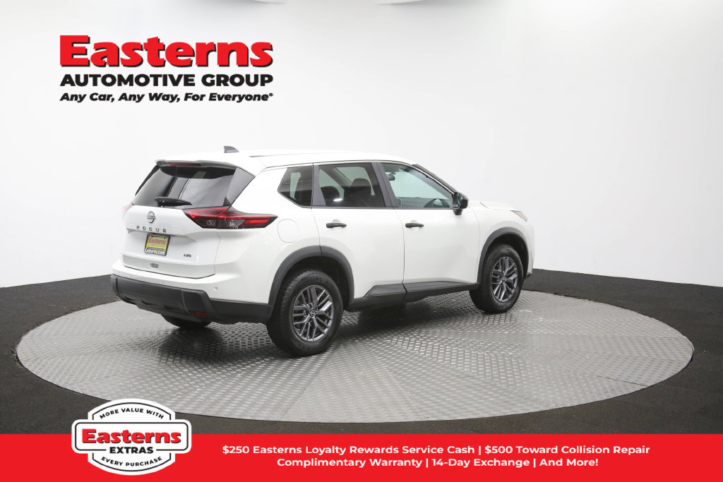 Used 2024 Nissan Rogue S AWD/4WD image 29