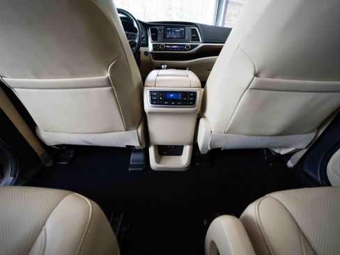 Used 2018 Toyota Highlander Limited Platinum w/ Protection Package #3 image 22