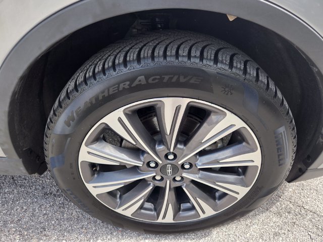 Used 2022 Lincoln Corsair Reserve w/ Equipment Group 201A FWD image 9