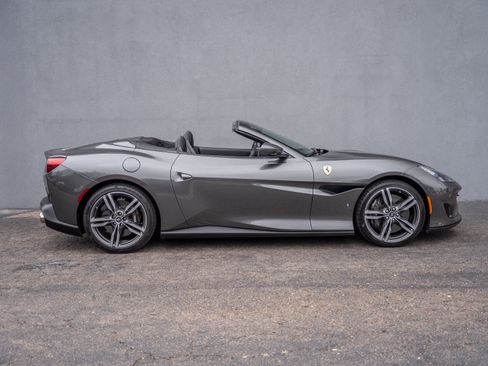 Used 2020 Ferrari Portofino RWD image 6