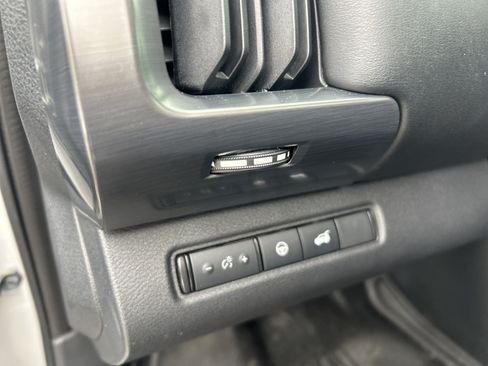 Used 2022 Nissan Pathfinder SL w/ SL Premium Package FWD image 15