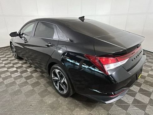 Used 2023 Hyundai Elantra SEL w/ Convenience Package FWD image 4