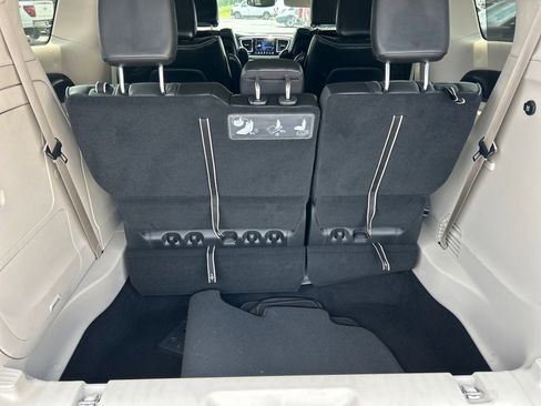 Used 2020 Chrysler Pacifica Limited image 14